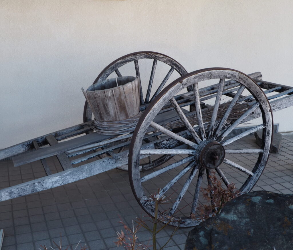 八木節会館内の展示物の写真です。