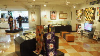 足利織物伝承館の展示物の写真です。