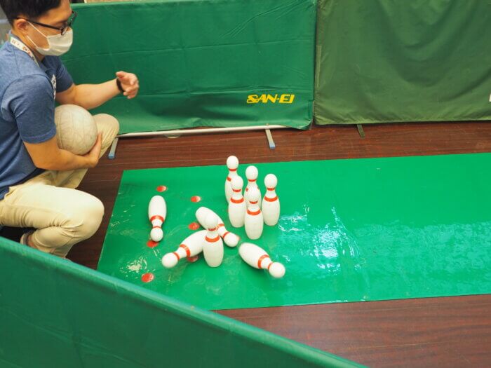 縁日:ボーリングゲームの写真です。