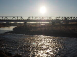 初日の出と渡良瀬橋の写真です。