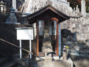 法玄寺：北条時子姫五輪塔の写真です。