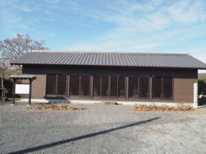 光得寺：五輪塔の囲い屋の写真です。