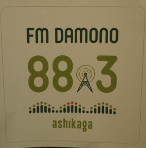 ＦM　DAMONOのロゴステッカーの写真です。