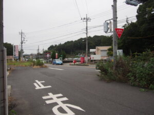 県道67号線の交差点の写真です。