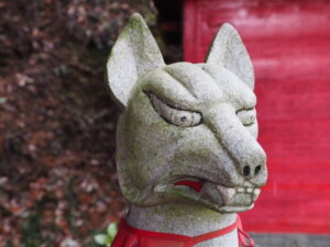 出世稲荷神社：狐の写真です。