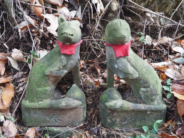 出世稲荷神社：可愛い狐の写真です。