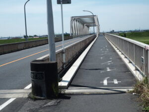 福猿橋と福猿歩道橋の写真です。