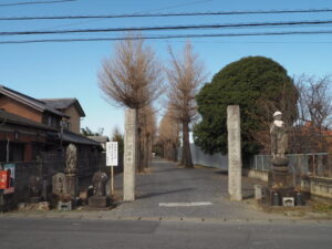 足利三十三観音霊場巡り：福居 龍泉寺の参道の写真です。