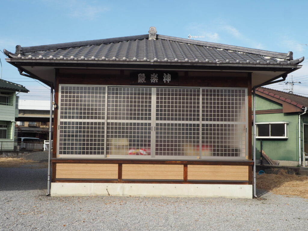 福居町二柱神社神楽殿の写真です。