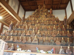 徳蔵寺　五百羅漢尊の写真です。