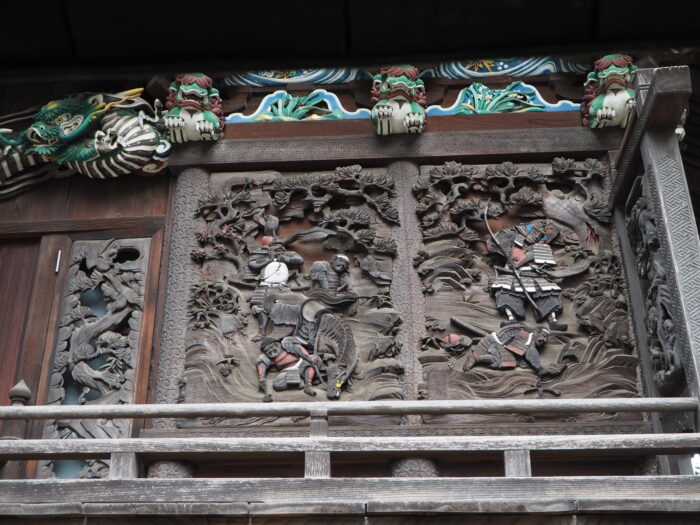 八幡神社:本殿東面彫刻の写真です。