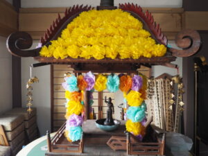 常念寺：花祭り「花御堂」の写真です。