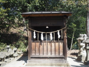 八雲神社境内社：機神神社の写真です。