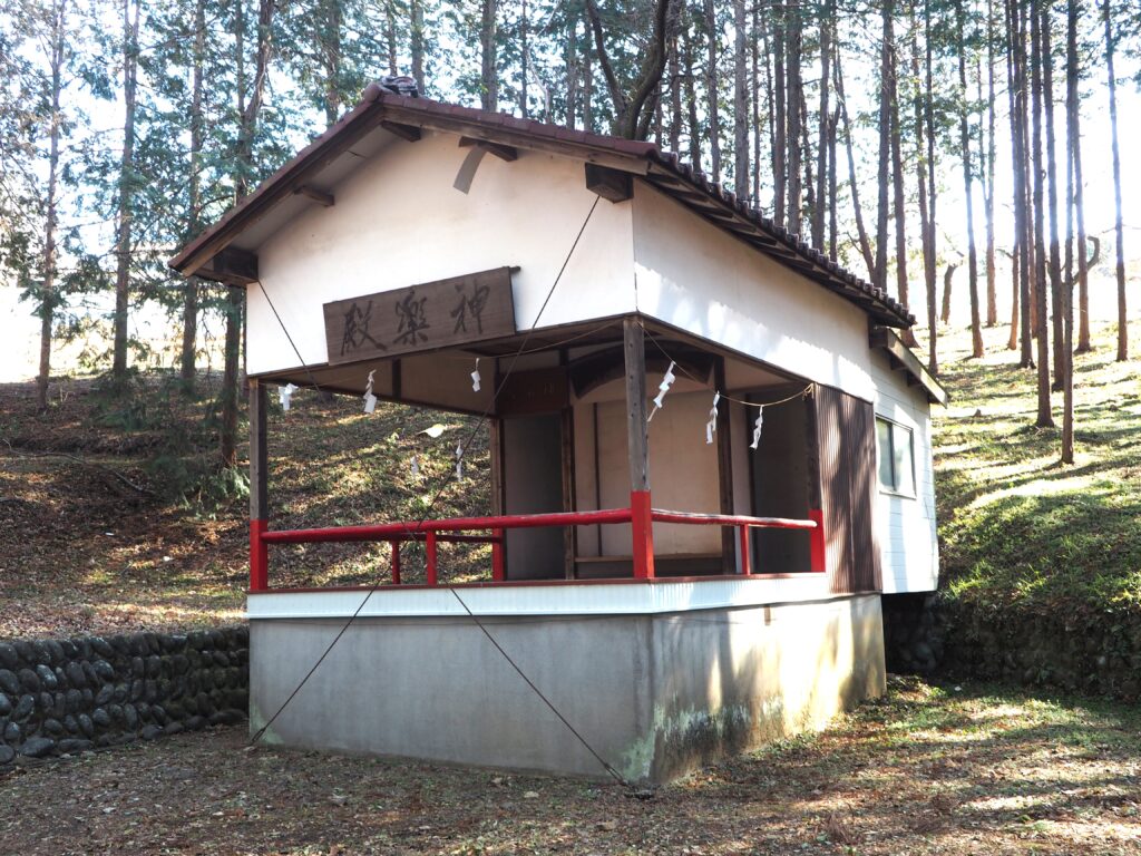 足利市葉鹿町 日枝神社神楽殿の写真です。