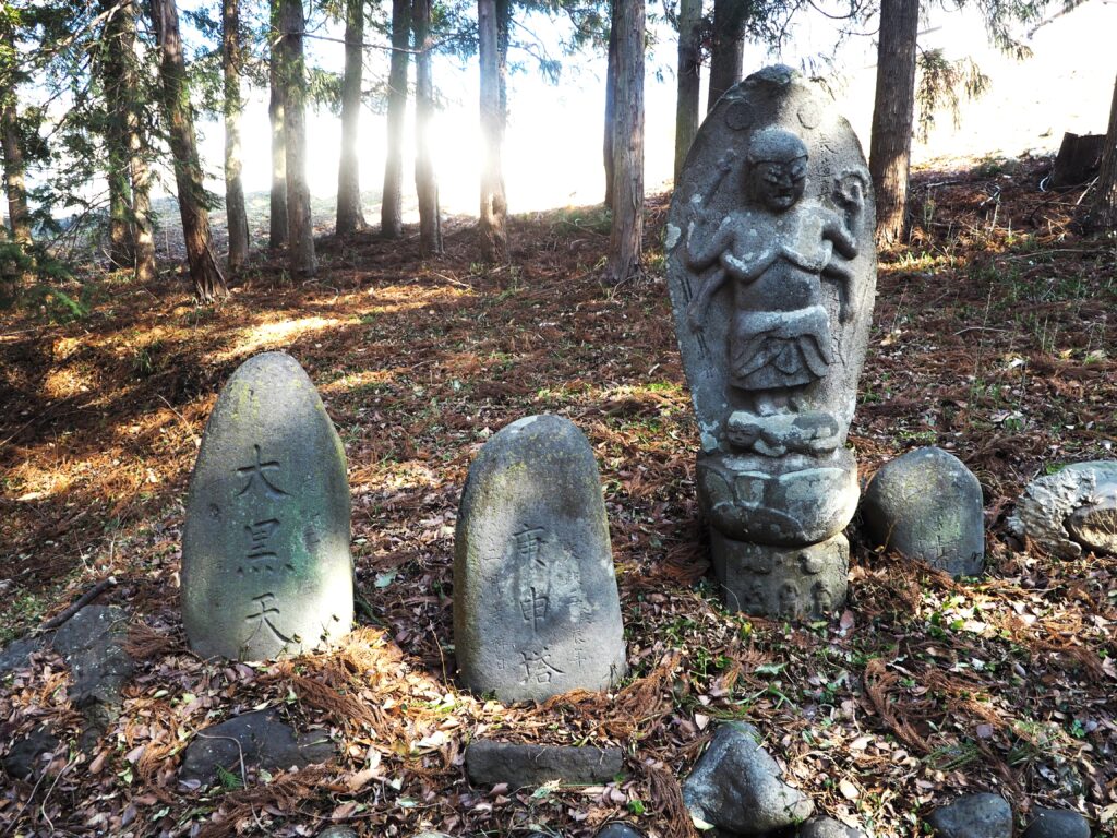 日枝神社：庚申塔群の写真です。
