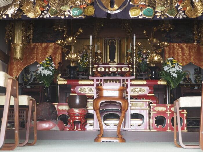 法元寺:本堂内の仏壇の写真です。