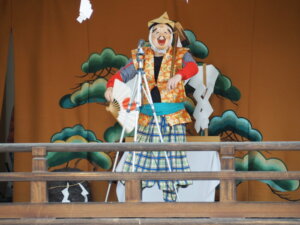 下野國一社八幡宮：奉納神楽「ひょっとこ」の写真です。