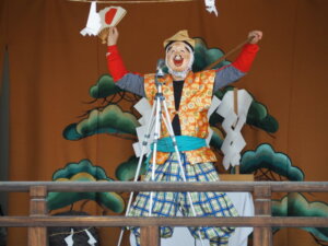 下野國一社八幡宮：奉納神楽「ひょっとこ」の写真です。