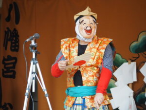 下野國一社八幡宮：奉納神楽「ひょっとこ」の写真です。