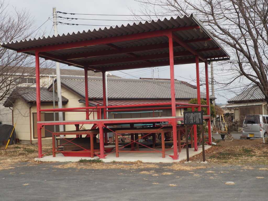 南大町芋の森神社神楽殿の写真です。