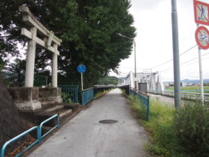 女浅間神社の鳥居の写真です。