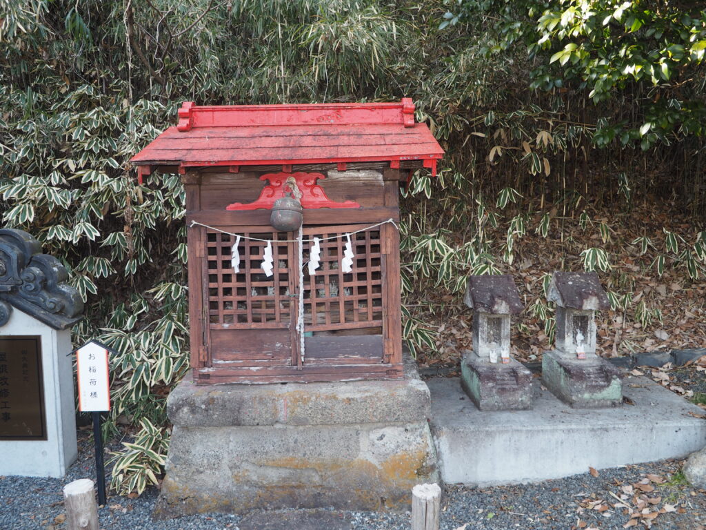 三崎稲荷神社・境内社：稲荷神社の写真です。