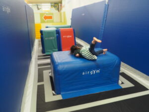 ｷｯｽﾞﾋﾟｱ：室内遊具の写真です。