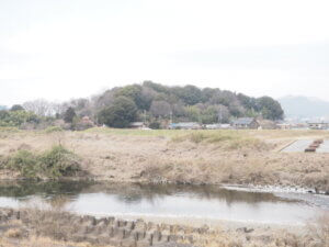 岩井山と渡良瀬川の写真です。