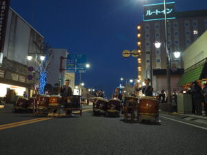 足利鎧行列：和太鼓の演奏の写真です。