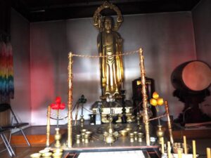 足利三十三観音霊場巡り：持宝院の地蔵菩薩立像の写真です。