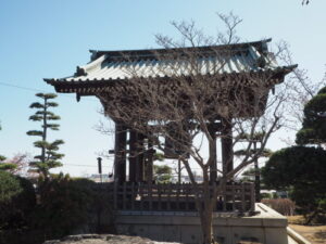 足利三十三観音霊場巡り：定年寺の鐘楼堂の写真です。