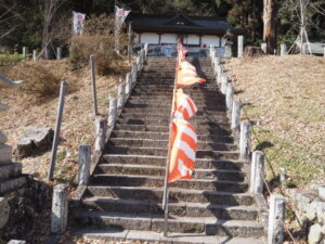 樺崎八幡宮：参道の写真です。