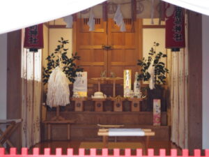 八幡宮境内社：門田稲荷神社の拝殿の写真です。