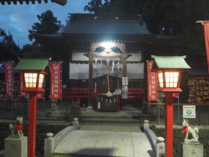 門田稲荷神社の社殿の写真です。