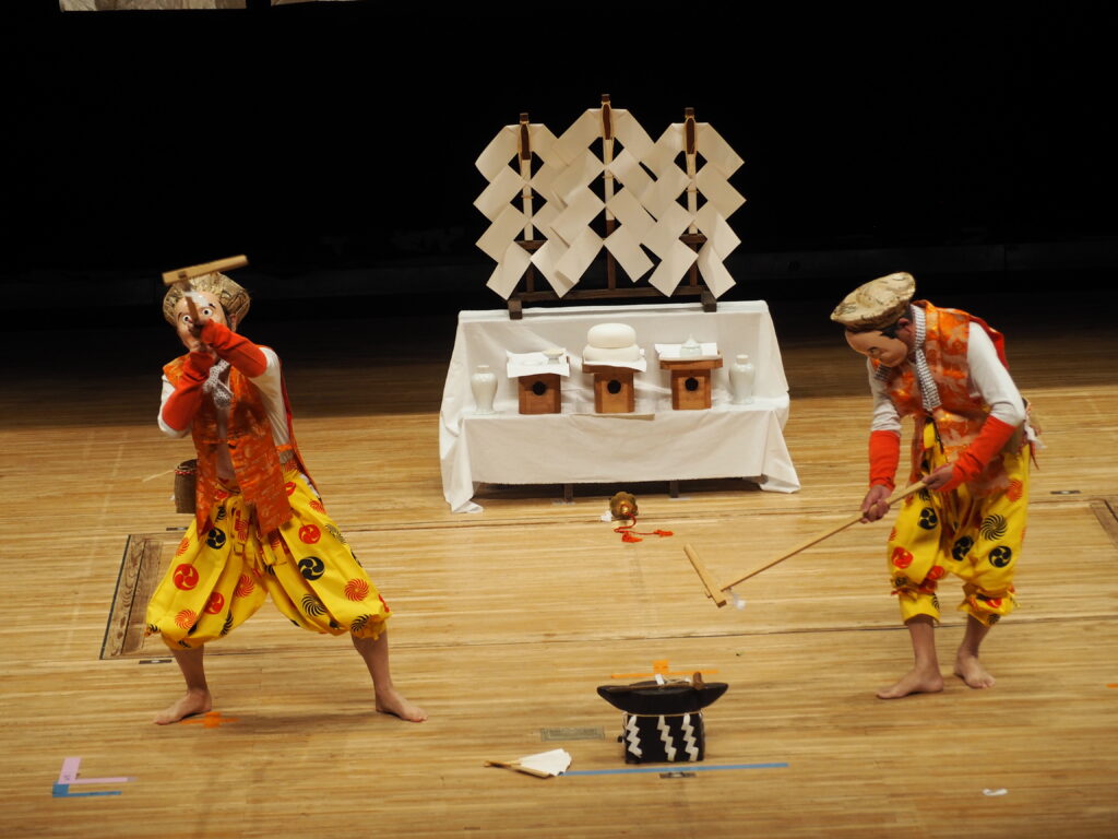 神楽：「金山彦の舞」の写真です。