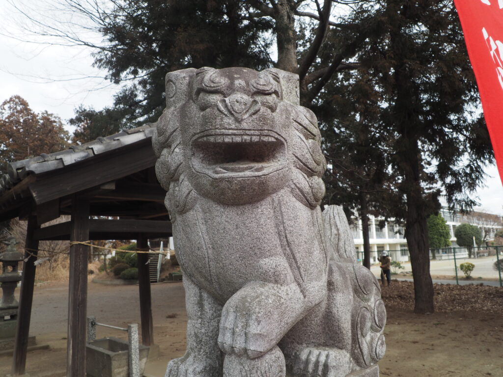 群馬県太田市龍舞賀茂神社：狛犬の写真です。