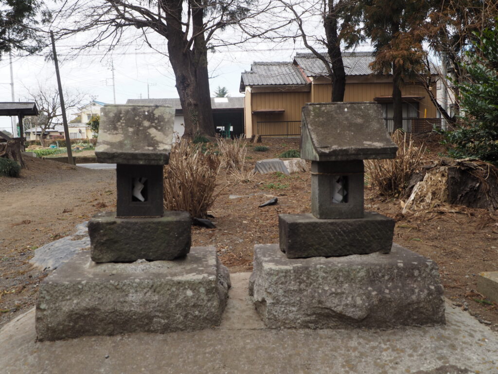 群馬県太田市龍舞賀茂神社：境内社の写真です。