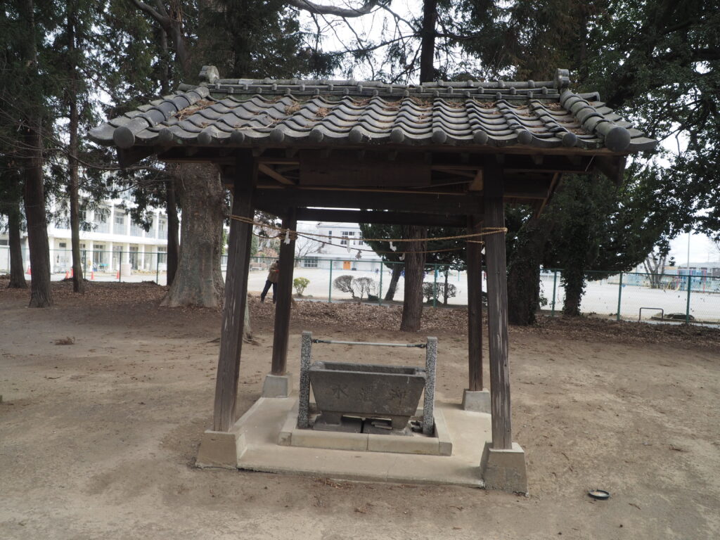 群馬県太田市龍舞賀茂神社：手水舎の写真です。