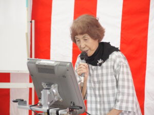 敬老・祝賀会：カラオケの写真です。