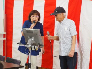 敬老・祝賀会：カラオケの写真です。