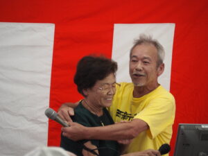 敬老・祝賀会：カラオケの写真です。