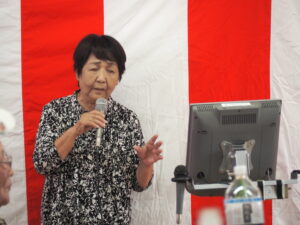 敬老・祝賀会：カラオケの写真です。