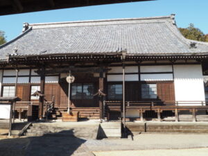 鶏足寺本堂の写真です。