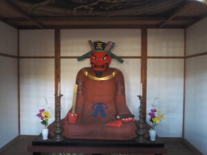 鶏足寺：閻魔大王の写真です。