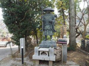 足利三十三観音霊場巡り：東光寺の弘法大師像の写真です。