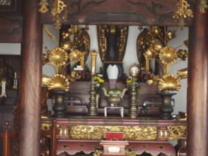 高福寺：本堂内の仏壇の写真です。