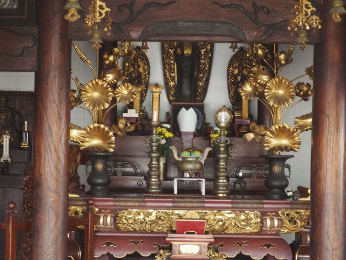 高福寺:本堂内の仏壇の写真です。