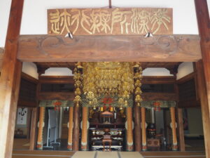光明寺：須弥壇の写真です。