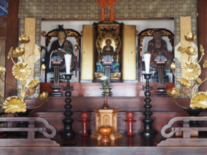光明寺：須弥壇の写真です。