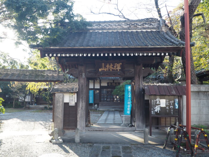 高福寺の山門の写真です。